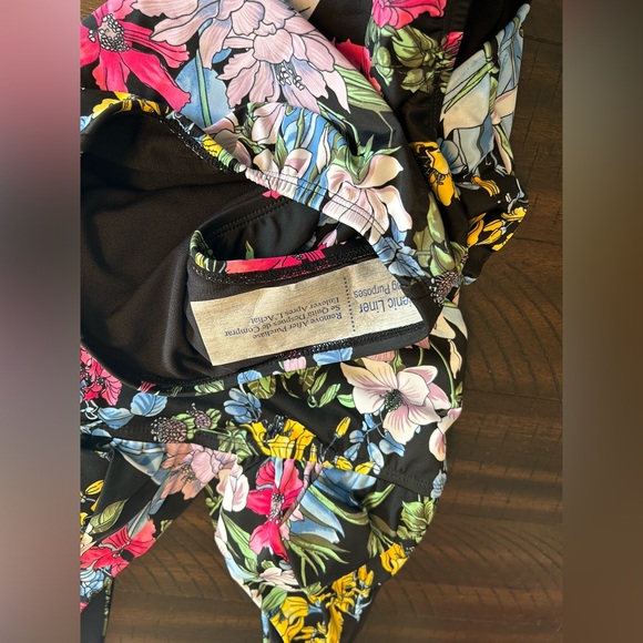 Floral 1pc Missy Swimsuit Size 4-6 - Picture 4 of 8